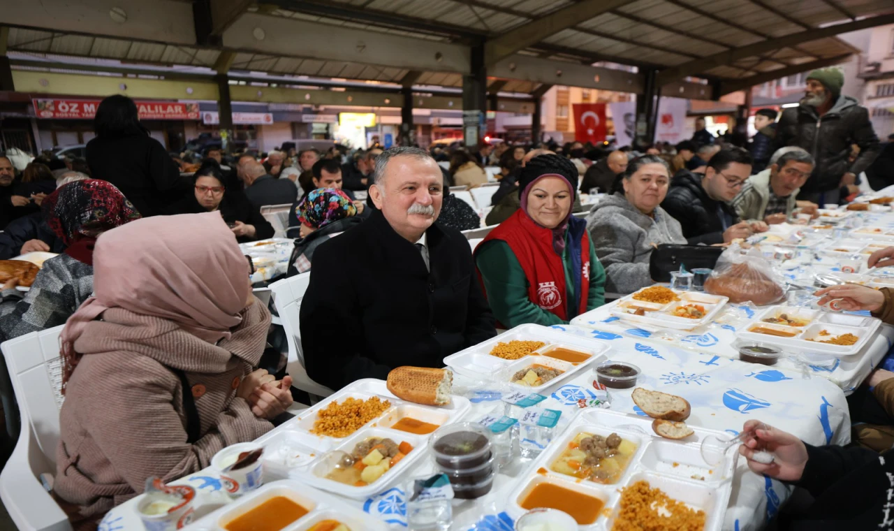BAŞKAN BALABAN KARAKÖY’DE VATANDAŞLARLA İFTAR YAPTI