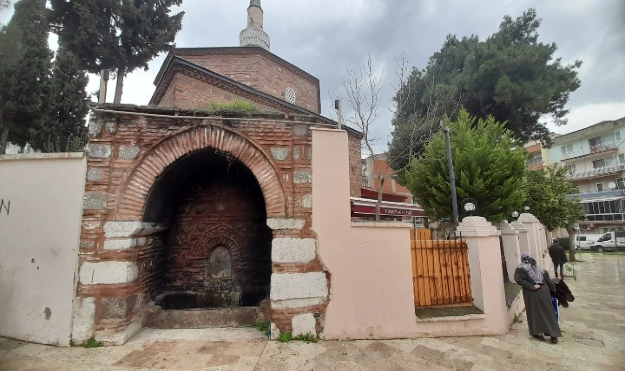 Hüsrev Ağa Camii Haziresi ve Hayrat Çeşmesi Tahrip Edildi!
