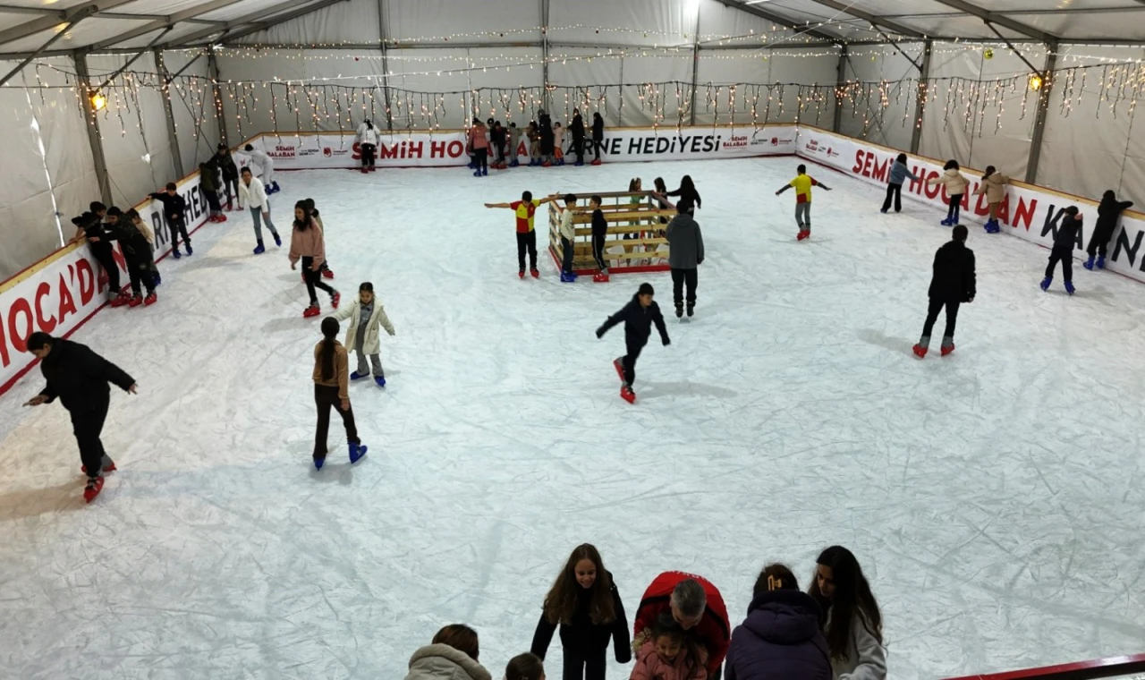 ÖĞRENCİLER BUZ PİSTİNİ ÇOK SEVDİ