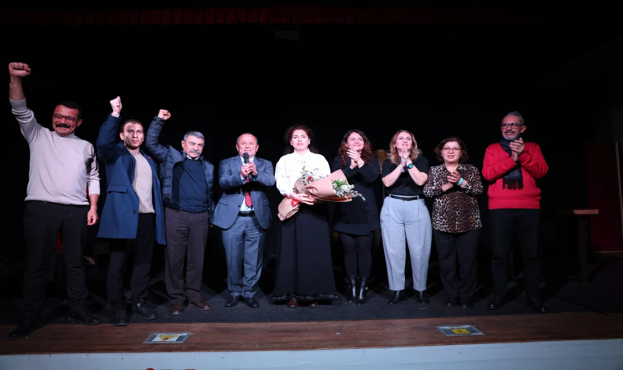 ROSA LUXEMBURG YUNUSEMRE’DE TİYATROSEVERLERLE BULUŞTU