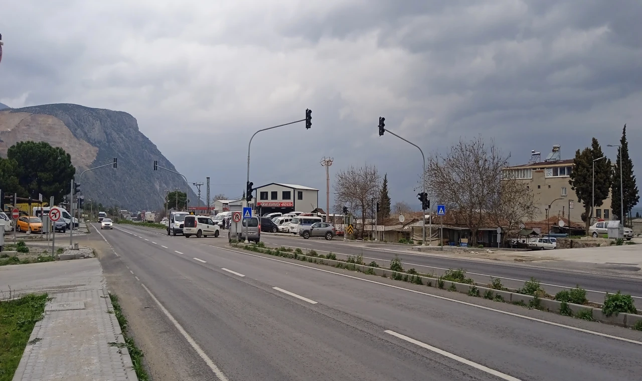 Şehzadeler Aşağıçobanisa’da Trafik Işıkları Çalışmıyor, Kaza Riski Artıyor!