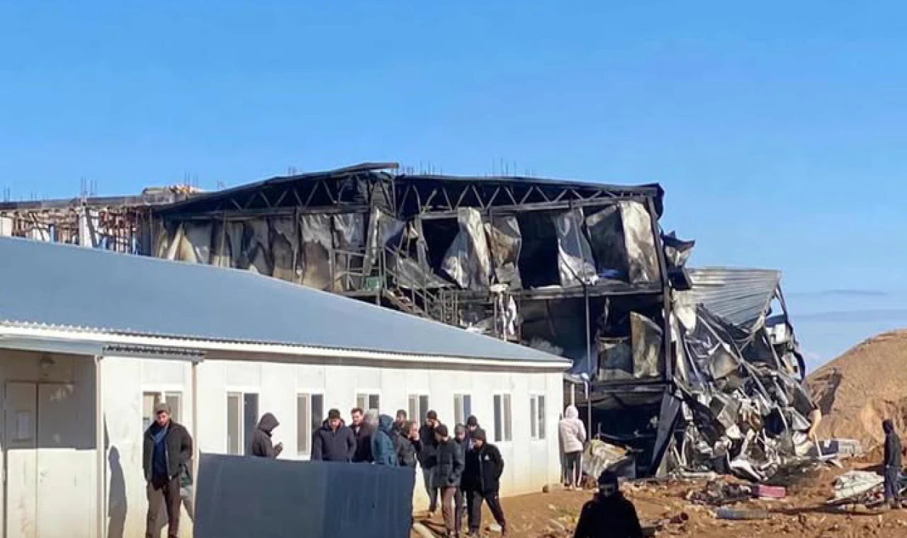 Şehzadeler TOKİ İnşaatında Yangın