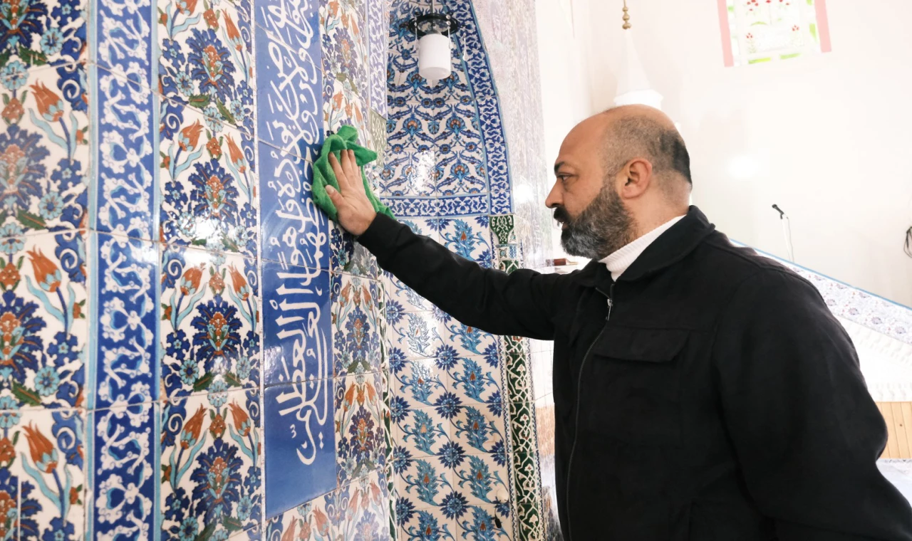 YUNUSEMRE’DE İBADETHANELER RAMAZAN’A HAZIRLANIYOR