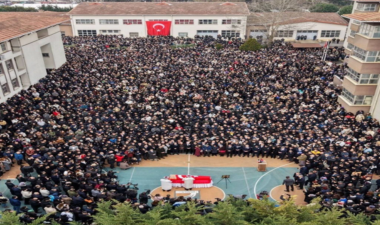 Çekmeköy’de Katledilen Öğretmen Fatma Nur Çelik, Son Yolculuğuna Uğurlandı