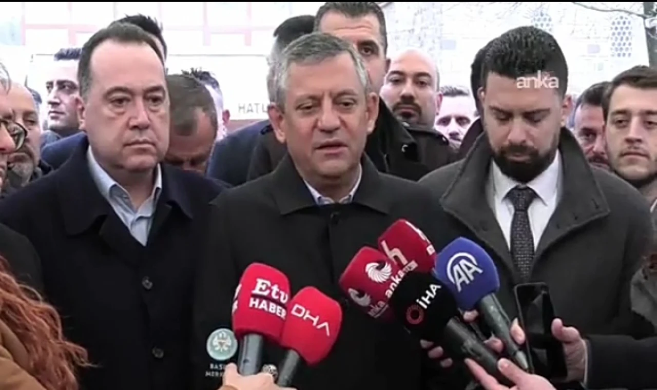 CHP Lideri Özel, Manisa'da Bayram Namazı Kılıp Açıklamalarda Bulundu...