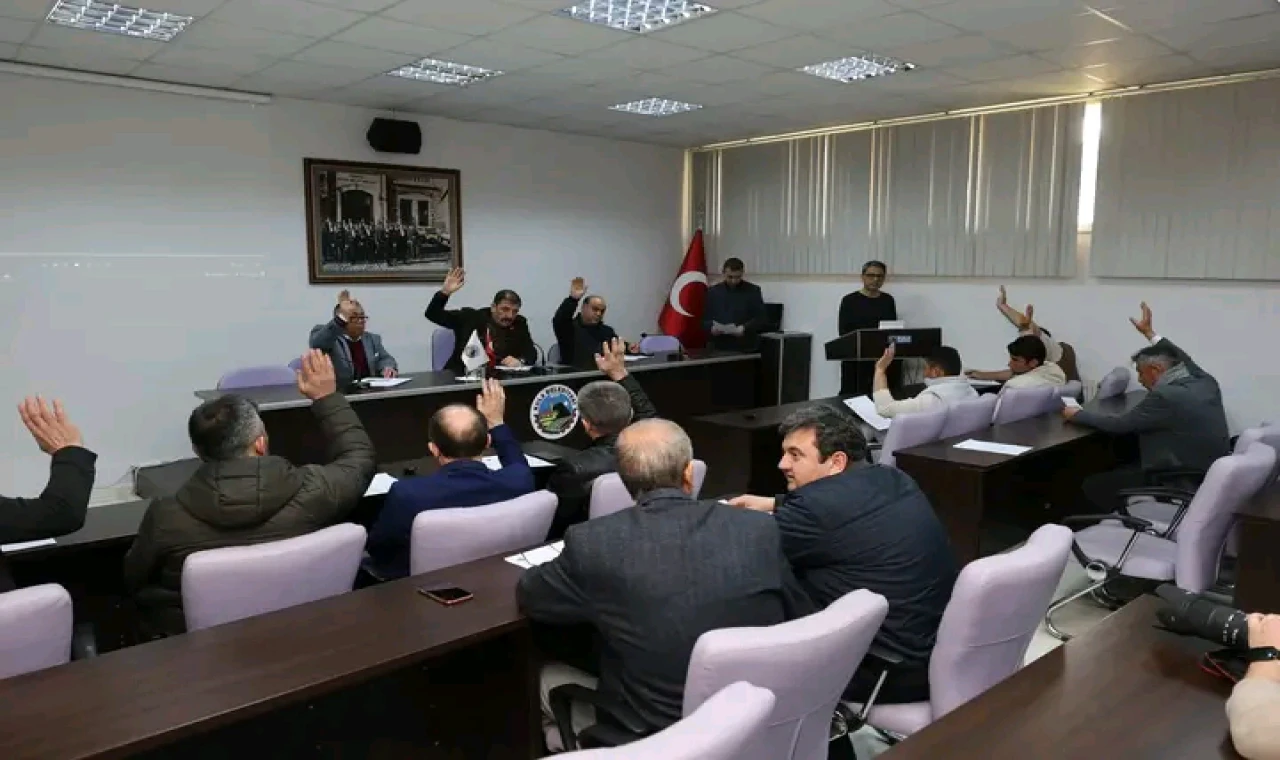 Kula Belediye Meclisi’nde Tartışmalı Toplantı