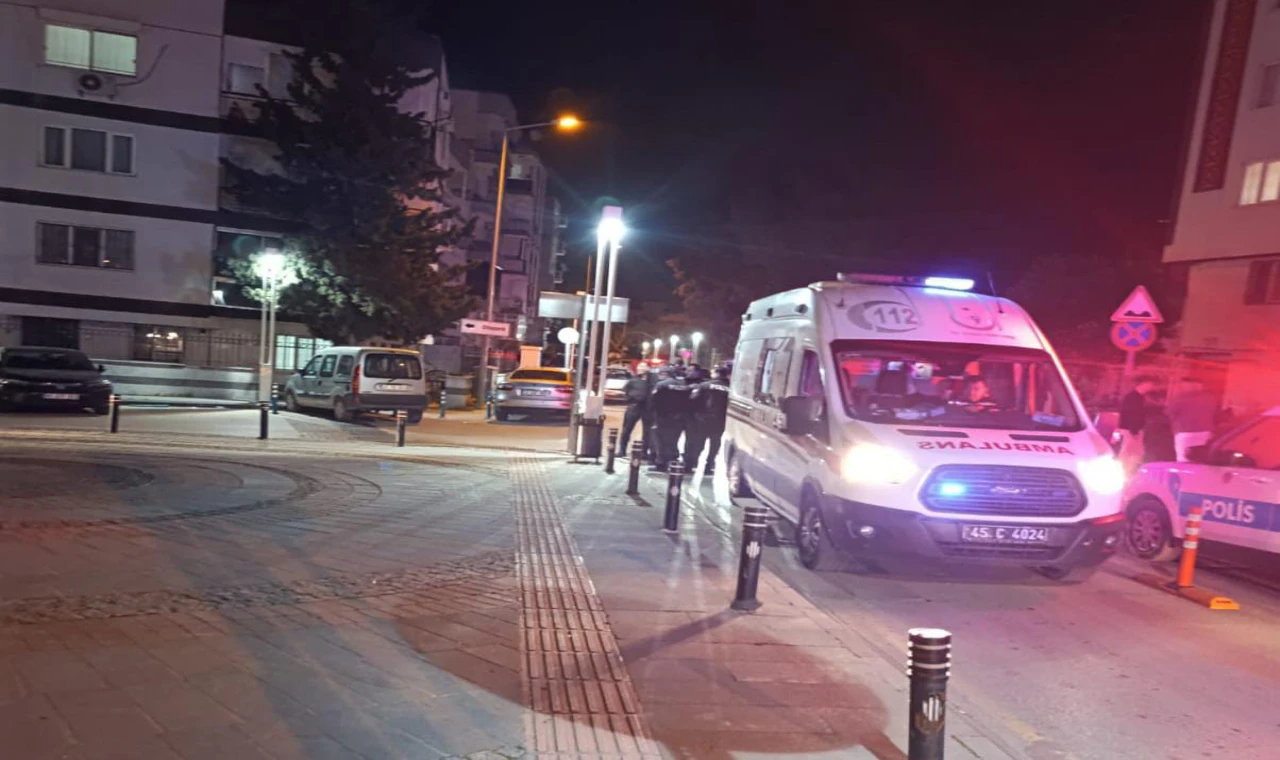 MASKİ Binası Önünde Bıçaklı Kavga Bir Yaralı