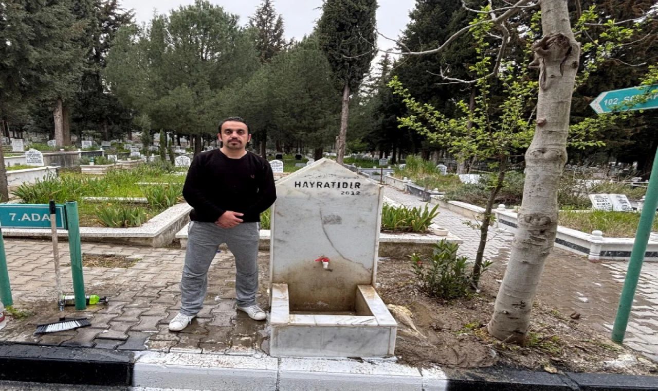 Mezarlıklardaki Hayrat Çeşmelerini Temizleyen Gençten Anlamlı Davranış