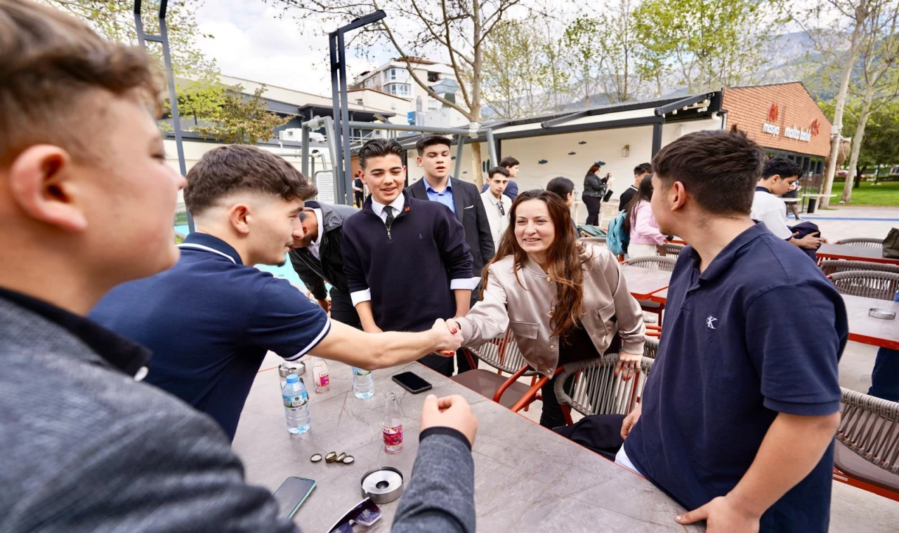 BAŞKAN ÖZALPER GENÇLERLE BULUŞTU