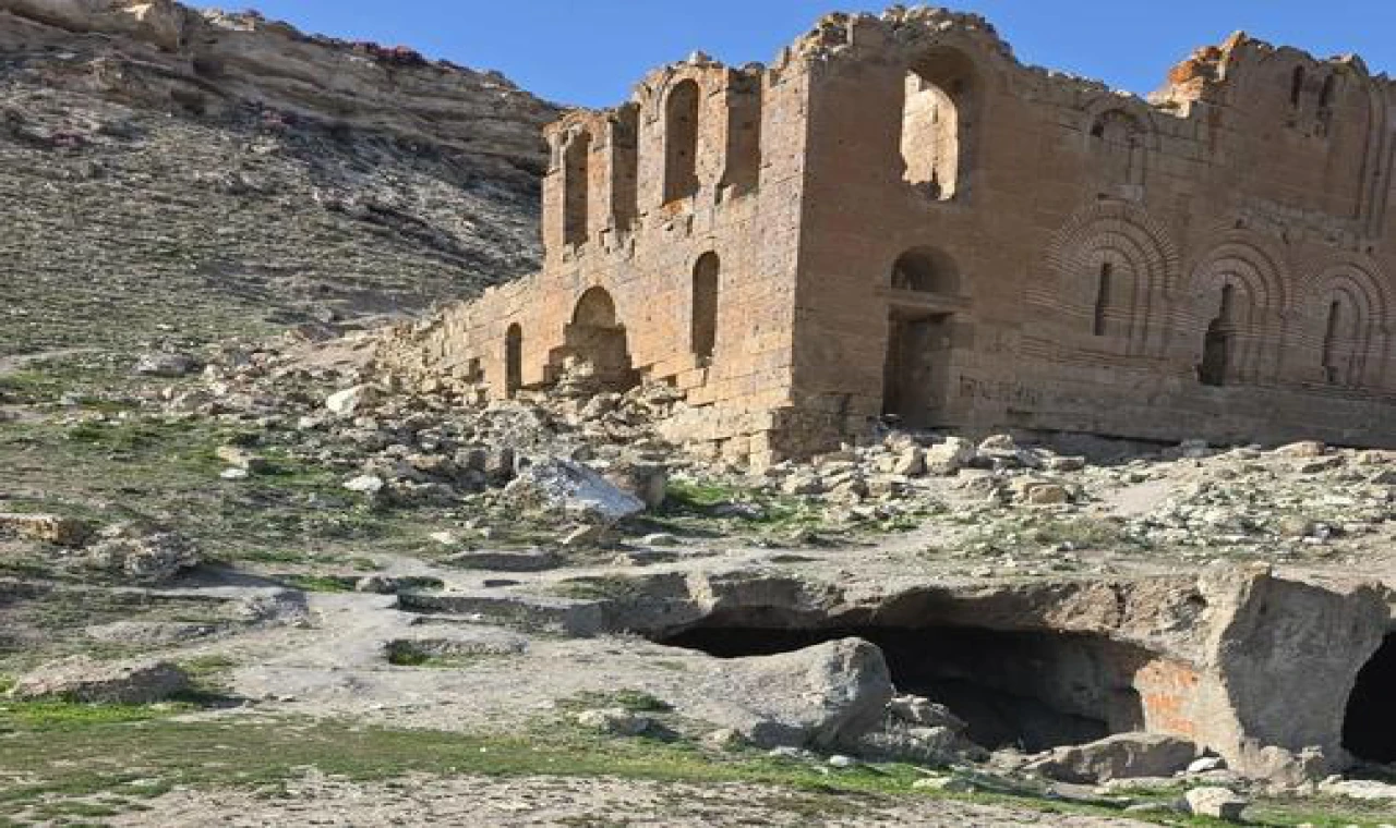 Çanlı Kilise Defineciler ve Sarhoşların Kıskacında