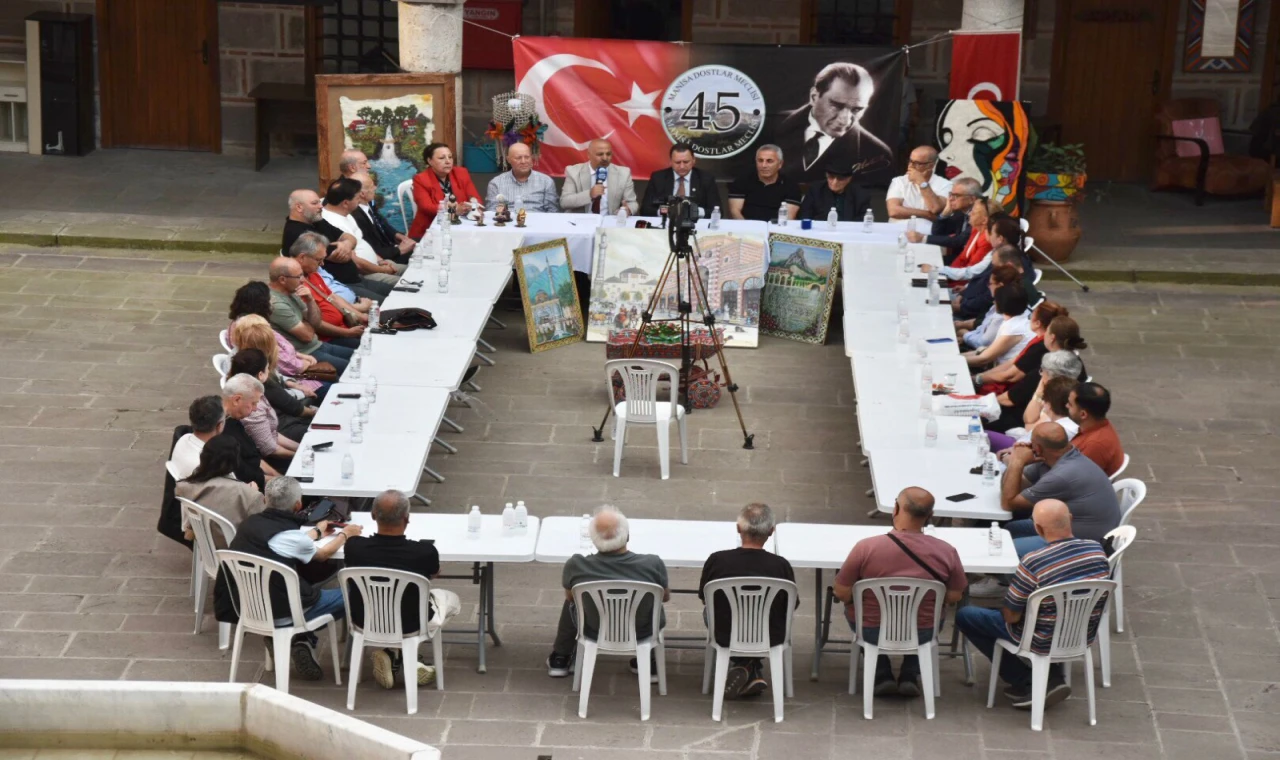 Manisa Dostlar Meclisi Manisa’nın Tarihi ve Kültürünü Kurşunlu Han’da Konuştu