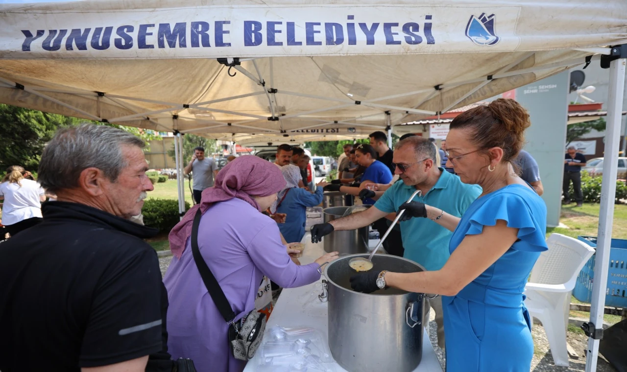 Yunusemre’de Muharrem Ayı Boyunca Geleneksel Aşure İkramı Başladı