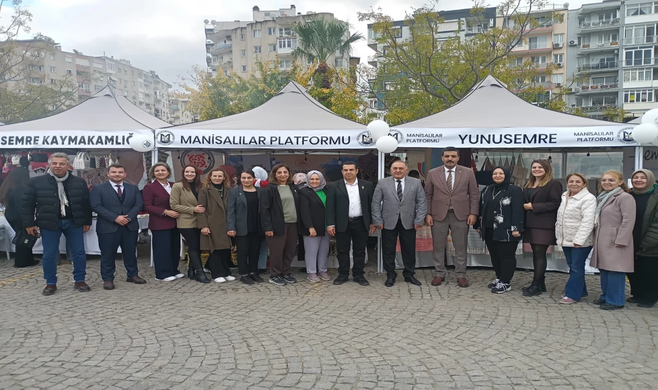 Yunusemre Halk Eğitimi Merkezi Tanıtım Standına Protokolden Ziyaret