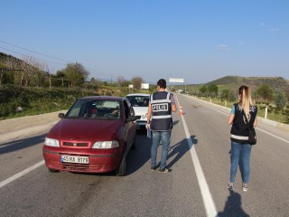 YAŞLI KADIN AİLESİNE KIZIP 36 KM YÜRÜDÜ