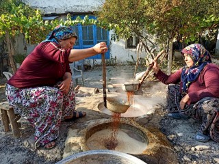 ORGANİK PEKMEZ ÜRETİYORLAR