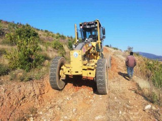 TURGUTLU'DA YOL DÜZELTME ÇALIŞMASI