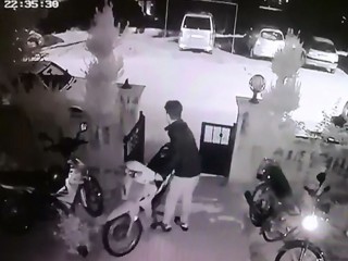 Hırsızdan çalınan motosikletini geri istedi