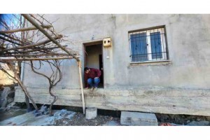 DEPREM EVİ 2 METRE TAŞIDI