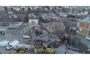 MALATYA'DAKİ DEPREMDE : 1 ÖLÜ 69 YARALI