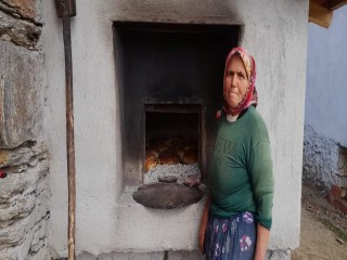 SELENDİ EKMEK YAPIYOR