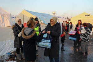 VAN DEPREM YARALARINI SARMAK İÇİN ÇALIŞIYOR