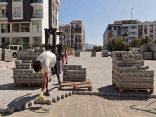 YUNUSEMRE'DEN 7 SOKAKTA TAŞ DÖŞEME ÇALIŞMASI