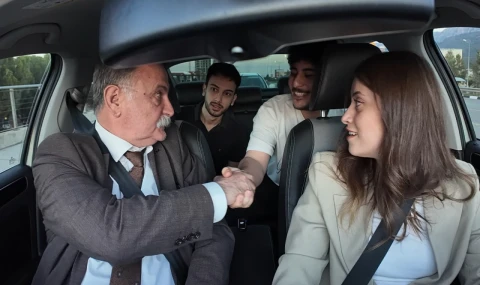 OTOSTOP ÇEKEN ÖĞRENCİLERE BAŞKAN SÜRPRİZİ