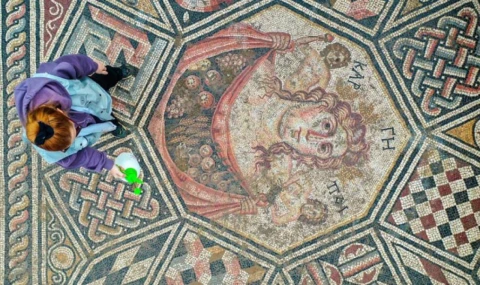 İznik’te 3. yüzyıla ait taban mozaiği gün yüzüne çıkarıldı