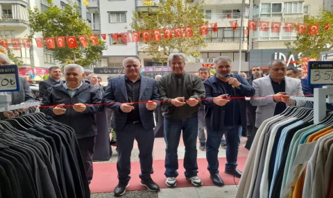 Kardeşler Giyim 3. Şubesini Manisa’da Açtı