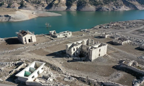 Kars’ta Baraj Suları Çekildi, Eski Köy Ortaya Çıktı