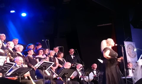 MANİSA MUSİKİ DERNEĞİ ATATÜRK'Ü SEVDİĞİ ŞARKILARLA  ANDI