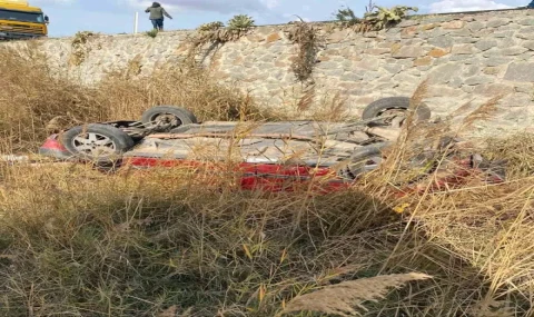 Salihli’de otomobil tarlaya uçtu: 1’i bebek 5 kişi yaralandı
