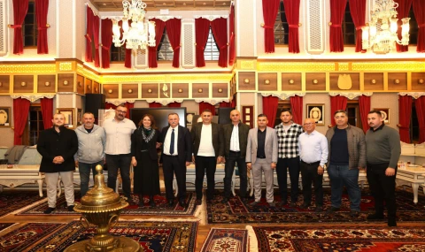 YUNUSEMRE BELEDİYESPOR'DAN BAŞKAN BALABAN'A SÜRPRİZ KUTLAMA