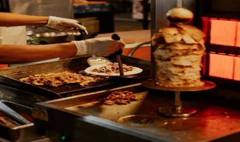 2025’te Online Yemek Siparişlerinin Lideri Döner Oldu