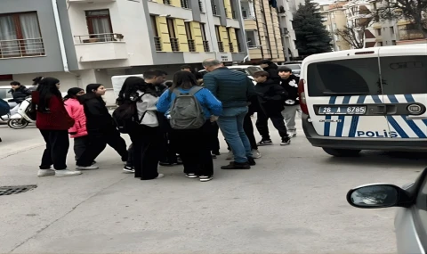 Eskişehir’de Okul Çıkışı Bıçaklı Saldırı: 12 Yaşındaki Çocuk Yaralandı