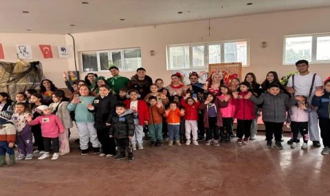 ÇOCUKLAR SAĞLIKLI BESLENMEYİ TİYATROYLA ÖĞRENDİ