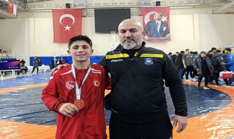 HAKİM BEYTULLAH KALAY'DAN ALTIN MADALYA