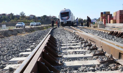 İzmir-Ankara Hızlı Tren Tünelinde İş Makinesi Devrildi, Operatör Hayatını Kaybetti