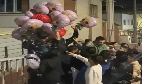 Turgutlu’da Teravihe Gelen Çocuklara 150 Balon Hediye Edildi