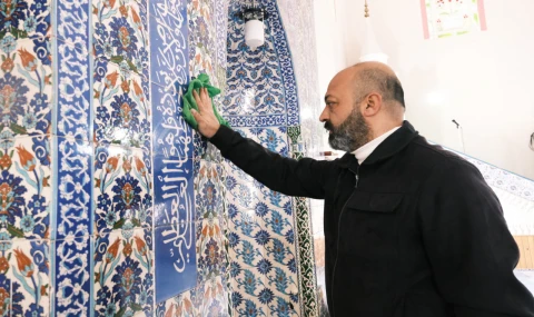 YUNUSEMRE’DE İBADETHANELER RAMAZAN’A HAZIRLANIYOR