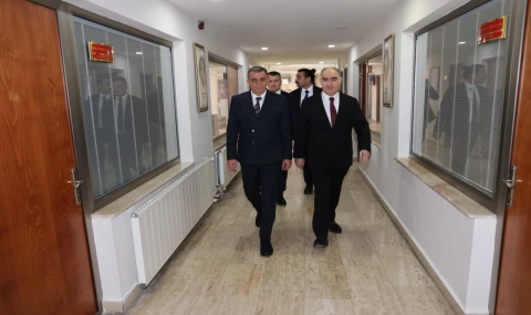 ŞEHZADELER BELEDİYE BAŞKANI ŞİMŞEK MANİSA VALİSİ ÖZKAN’I MİSAFİR ETTİ.