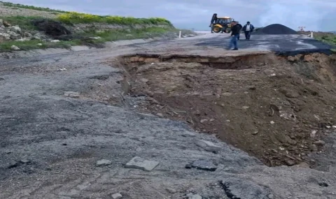 Selendi’de Yol Çökmesi Ulaşımı Aksattı