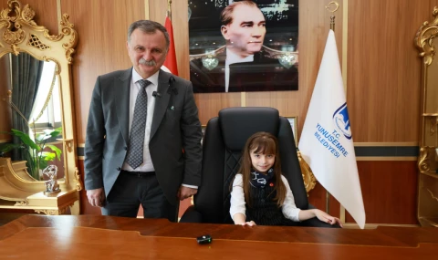 BAŞKAN BALABAN 23 NİSAN’DA KOLTUĞUNU ÇOCUKLARA DEVRETTİ