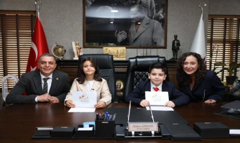 BAŞKAN HAKAN ŞİMŞEK KOLTUĞUNU ÇOCUKLARA EMANET ETTİ