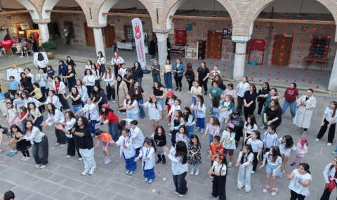 DÜNYA DANS GÜNÜ RENKLİ GÖRÜNTÜLERE SAHNE OLDU