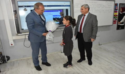 Minik Başkan Sözünü Tuttu, Müdürü Sınıfa Getirdi