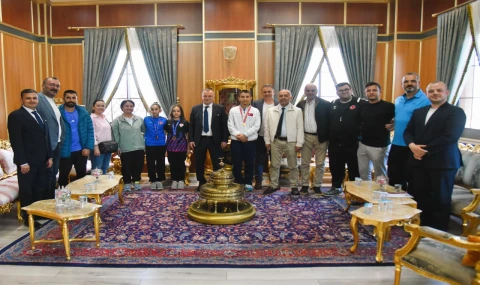 BAŞKAN BALABAN ŞAMPİYON SPORCULARI AĞIRLADI
