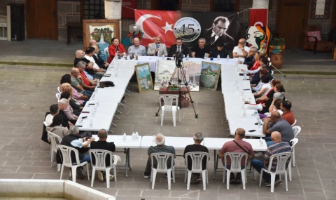 Manisa Dostlar Meclisi Manisa’nın Tarihi ve Kültürünü Kurşunlu Han’da Konuştu