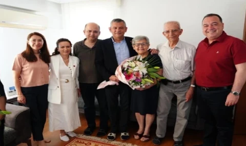 Özgür Özel’den Annesine Anneler Günü Ziyareti