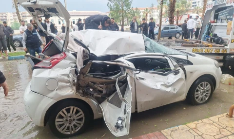 Şanlıurfa’da Fırtına Can Aldı: Çatıdan Kopan Güneş Paneli Otomobilin Üzerine Düştü
